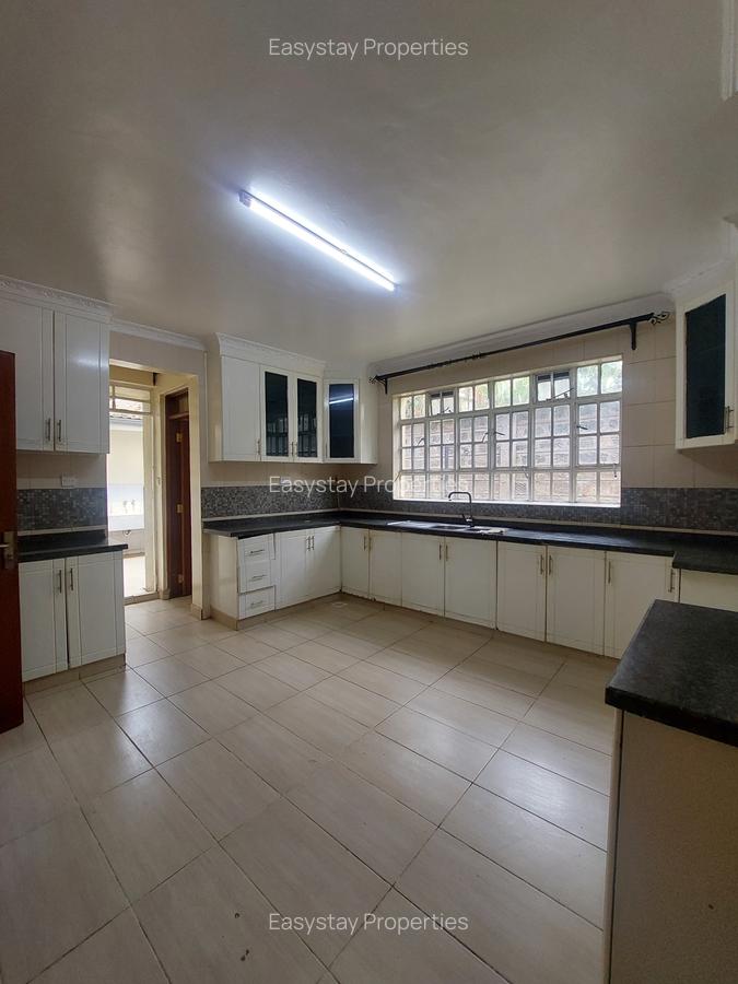 4 Bed Townhouse with En Suite in Lavington - 2