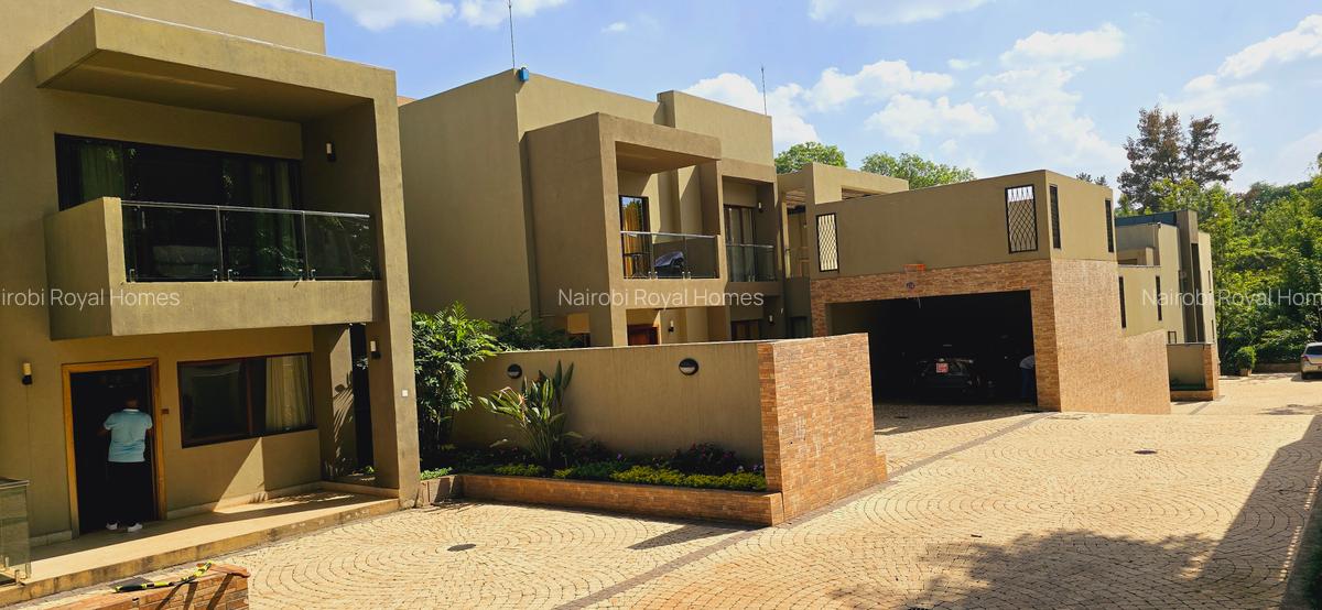 5 Bed Townhouse with En Suite at Lavington Green - 1