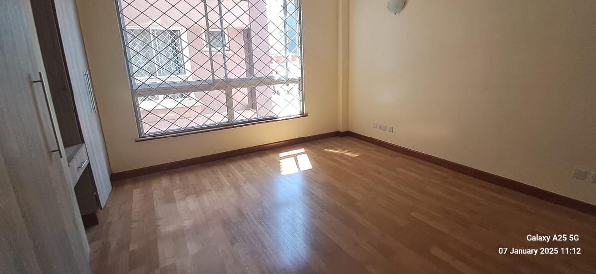 3 Bed Apartment with En Suite at 2Nd Ave Parklands - 16