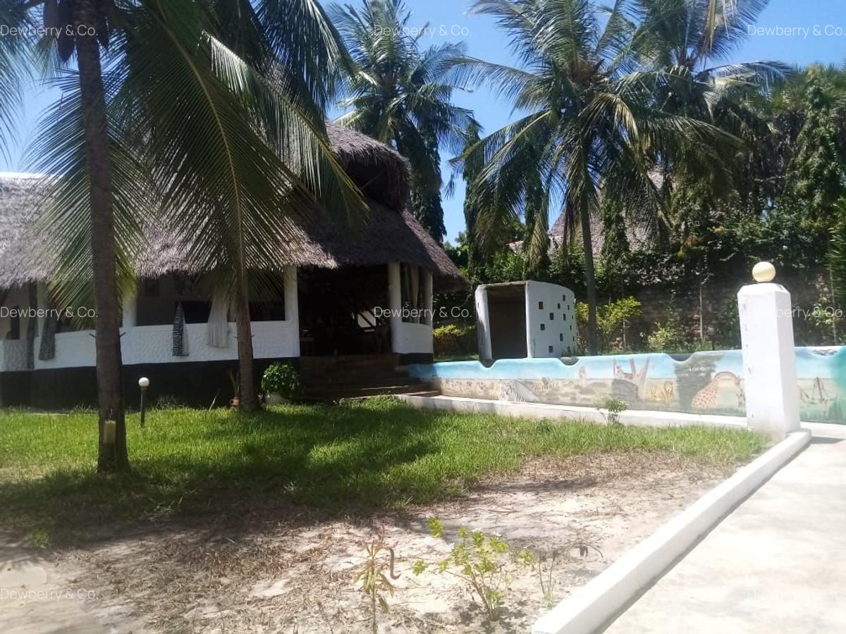4 Bed Villa with En Suite in Diani - 1