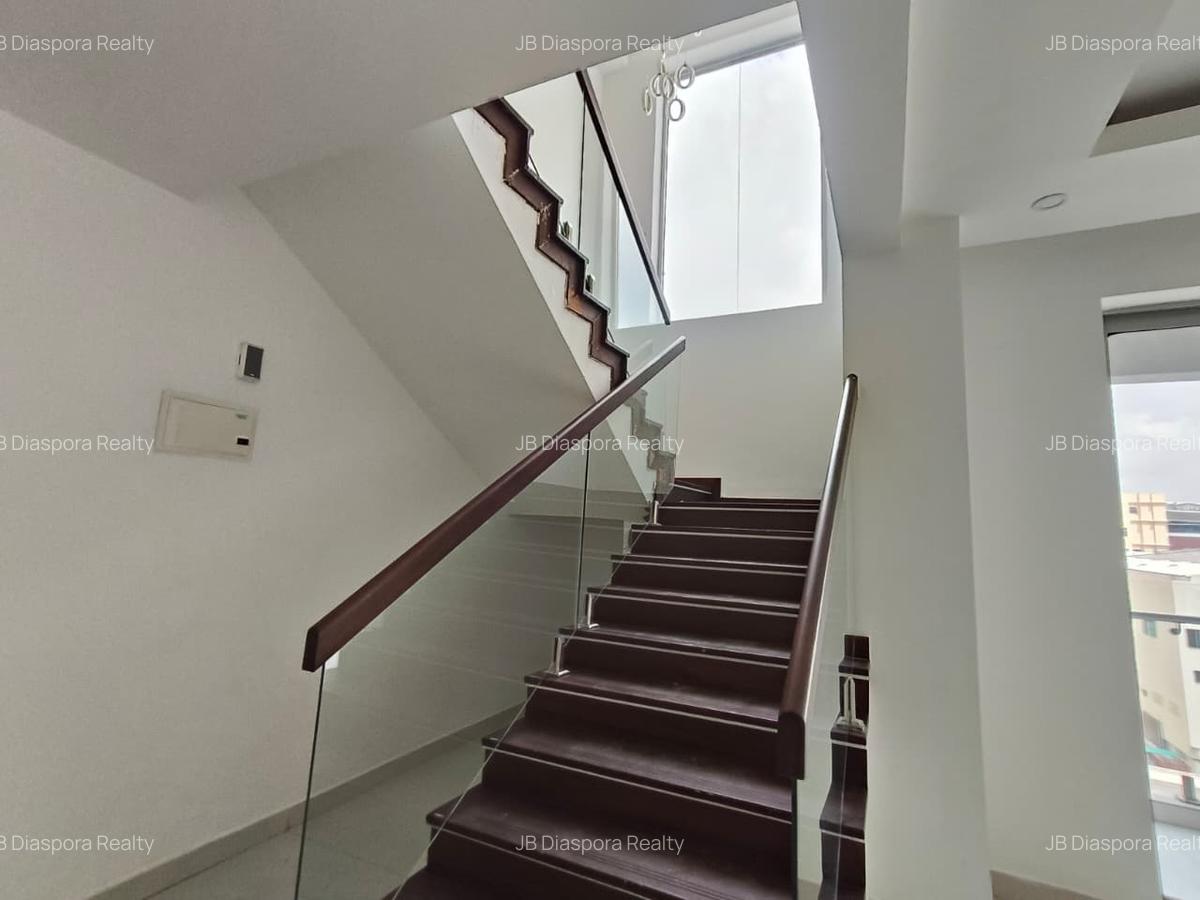 4 Bed Apartment with En Suite in General Mathenge - 16