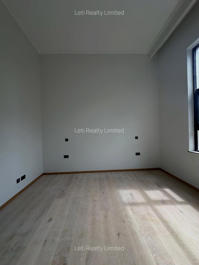 5 Bed Townhouse with En Suite in Lavington - 6