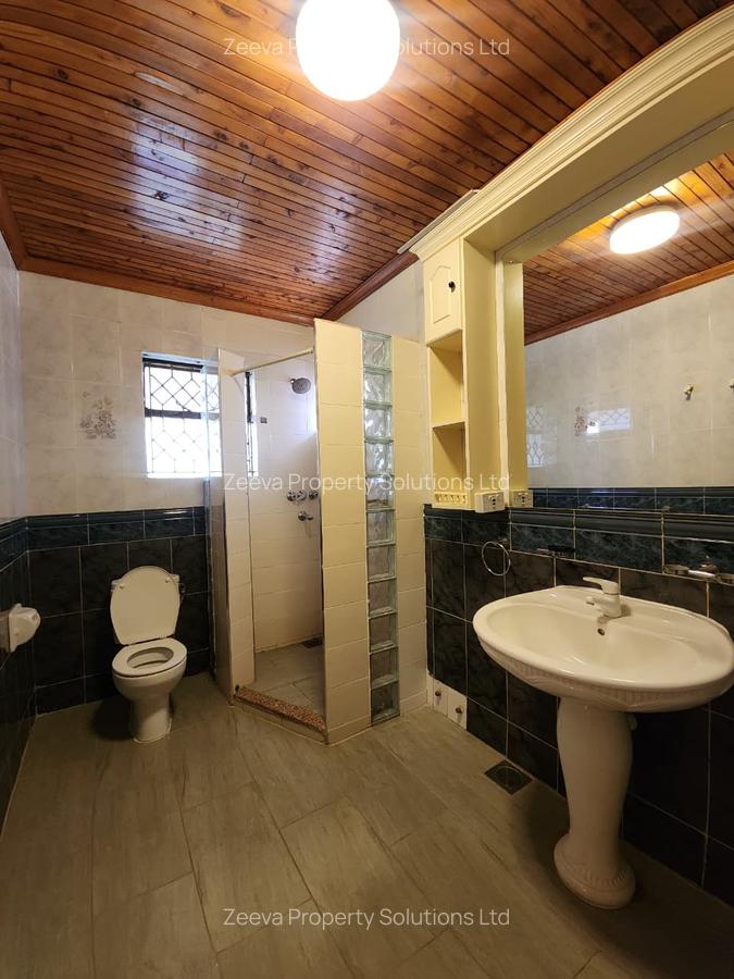 5 Bed House with En Suite in Runda - 20