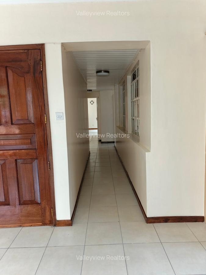 2 Bed House with En Suite at Lavington - 14