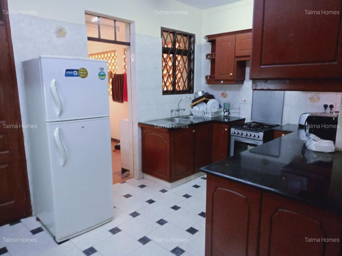 3 Bed Apartment with En Suite at Brookside Area - 20