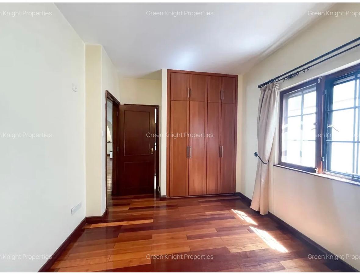 4 Bed Townhouse with En Suite in Westlands Area - 11