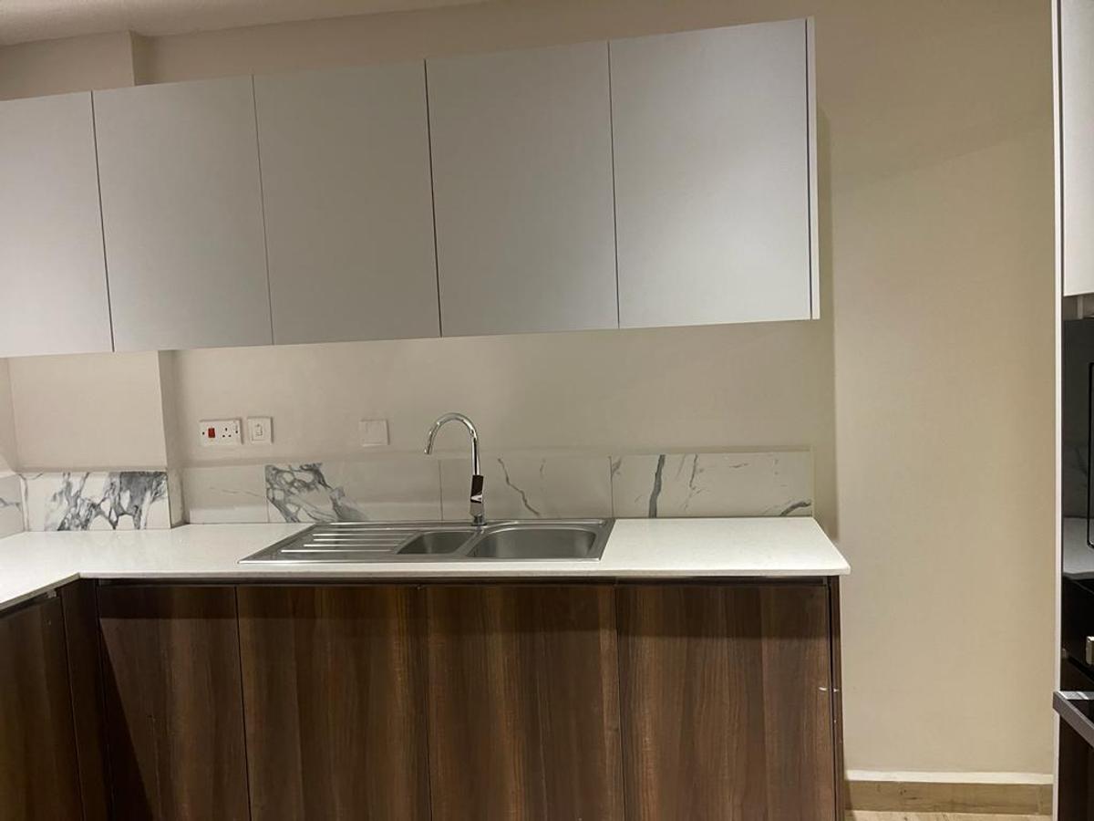 Serviced 2 Bed Apartment with En Suite at 4Th Avenue - 10