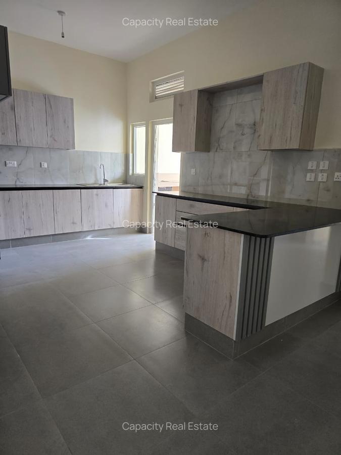 3 Bed Apartment with En Suite in Parklands - 6