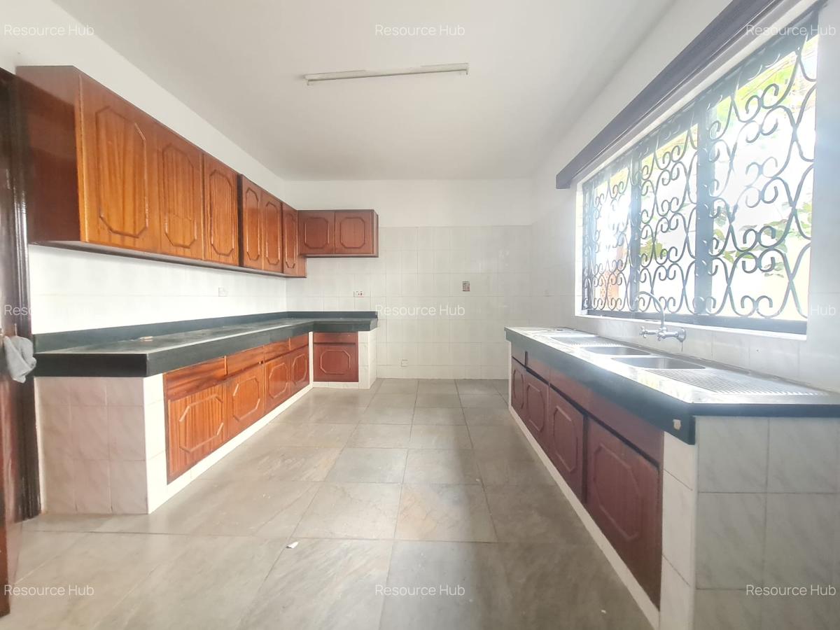 5 Bed Townhouse with En Suite at Off Argwings Kkodhek - 4