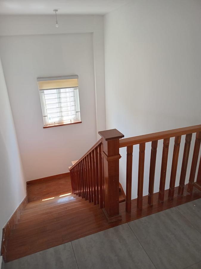 5 Bed Villa with En Suite at Convent Road - 6