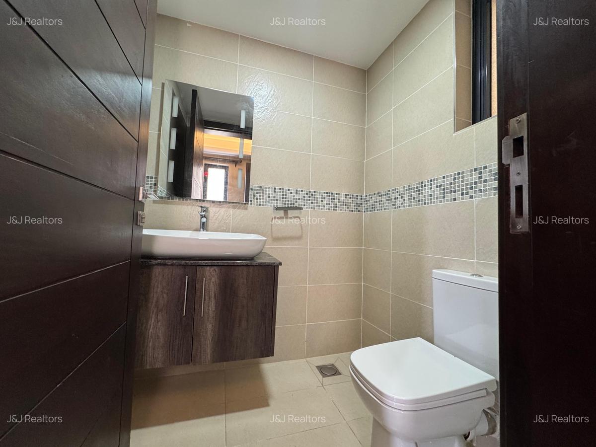 3 Bed Apartment with En Suite in Lavington - 17