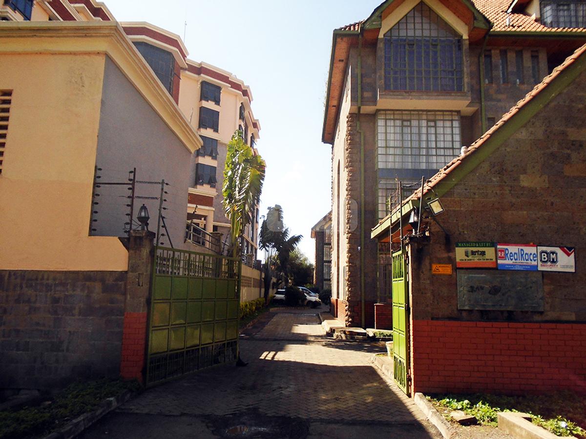 4 Bed Apartment with En Suite in Kilimani - 5