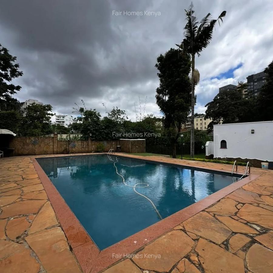 5 Bed Townhouse with En Suite at Riverside Drive - 6