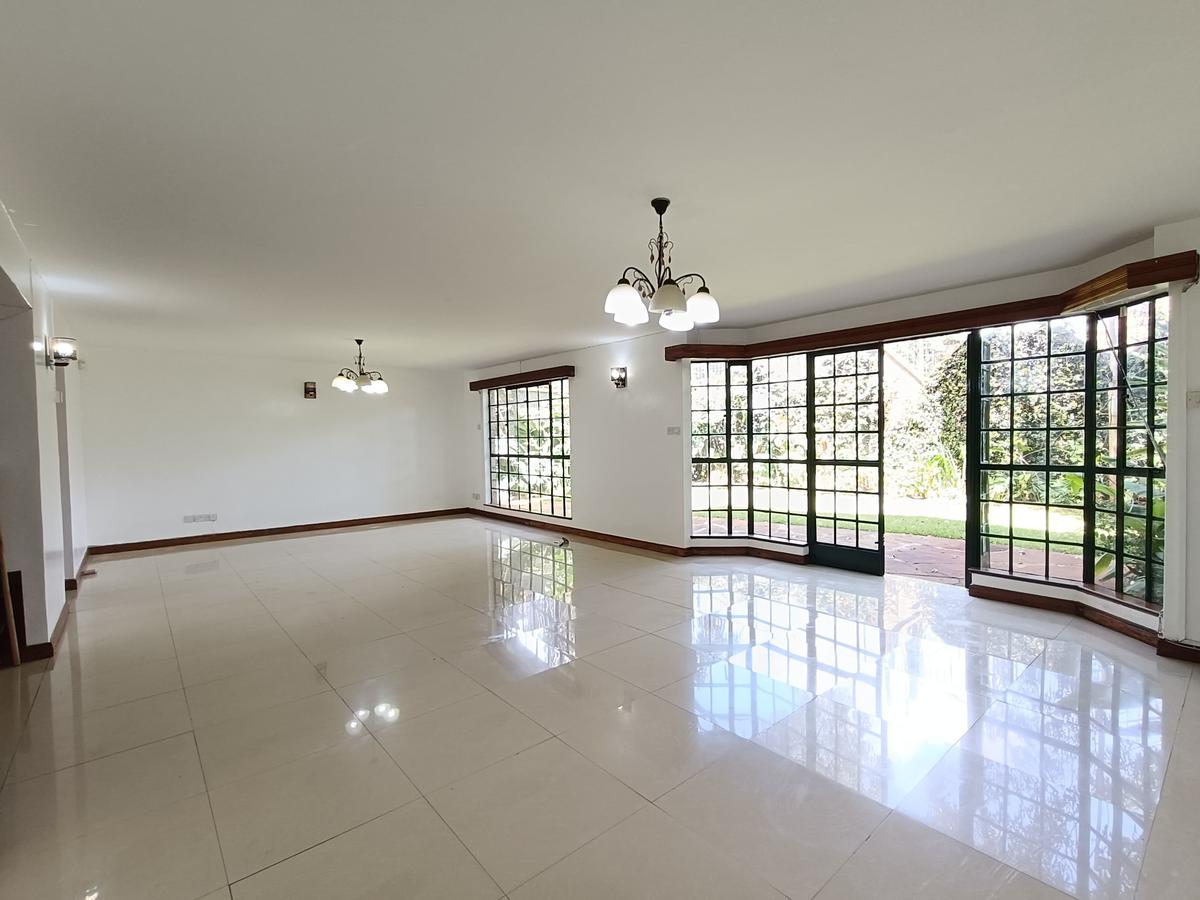 5 Bed Townhouse with En Suite in Spring Valley - 2