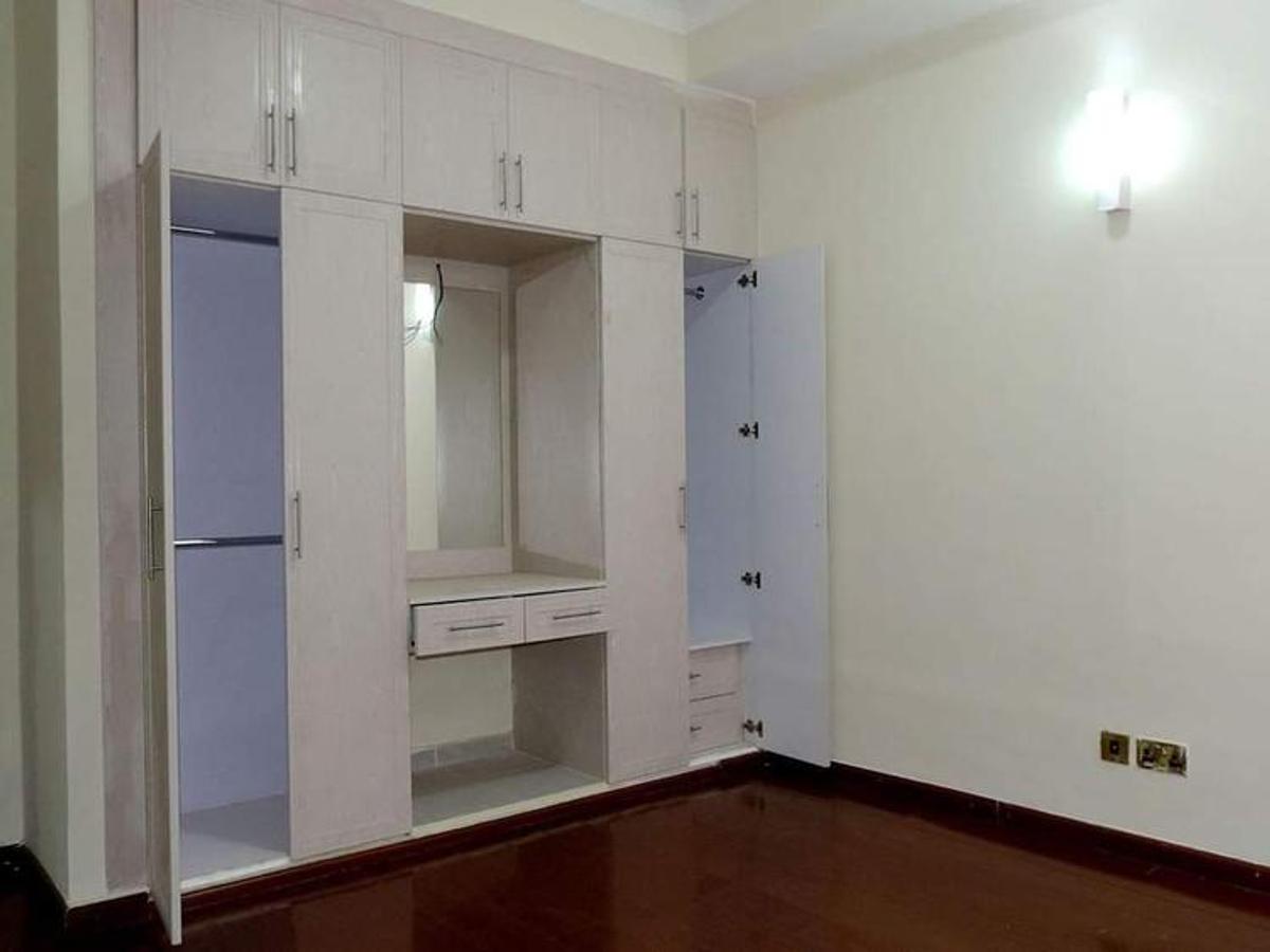 Serviced 2 Bed Apartment with En Suite at Yaya Centre - 10