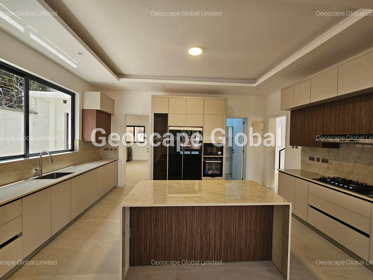 5 Bed Townhouse with En Suite in Lavington - 6