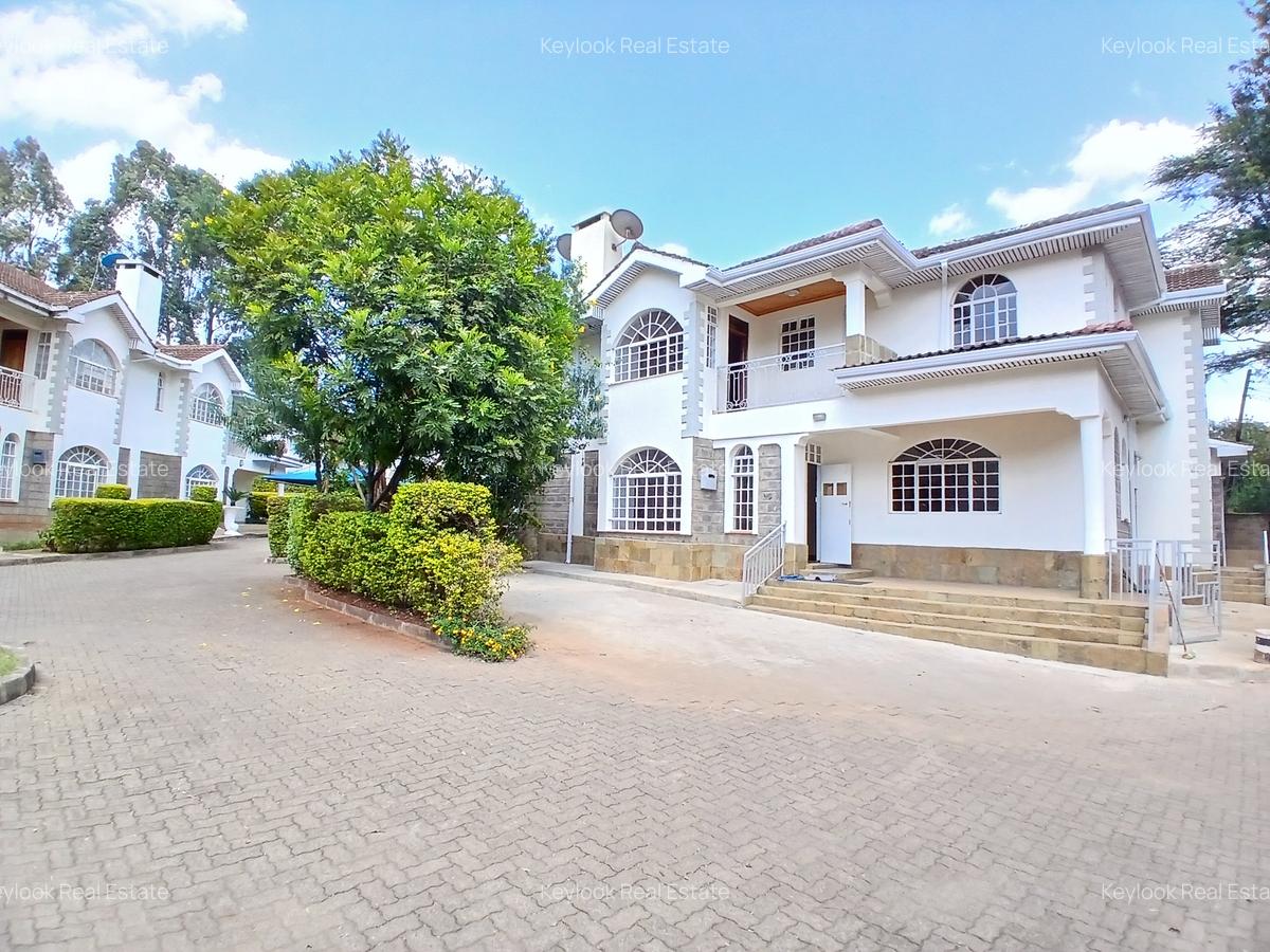 4 Bed Townhouse with En Suite at Lavington - 2