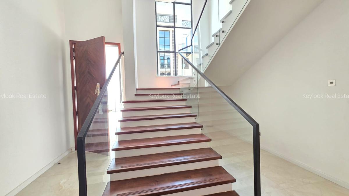 5 Bed Townhouse with En Suite at Lavington - 17