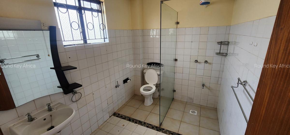 5 Bed House with En Suite in Mountain View - 8