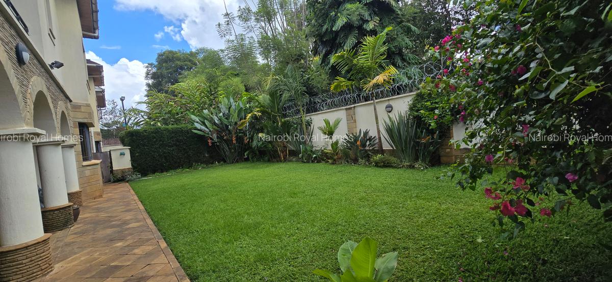 5 Bed Townhouse with En Suite at Lavington Green - 7