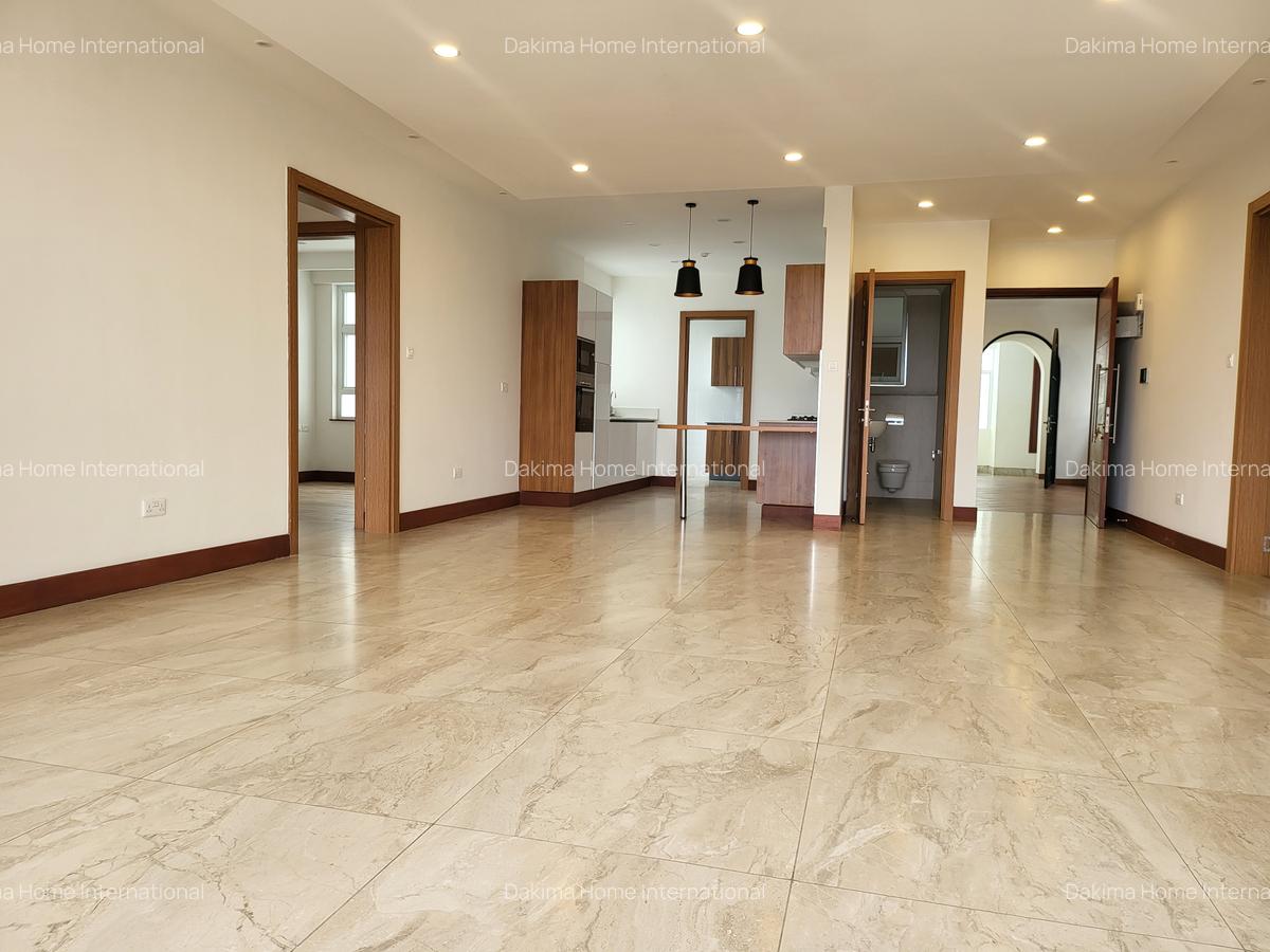 3 Bed Apartment with En Suite in Parklands - 11