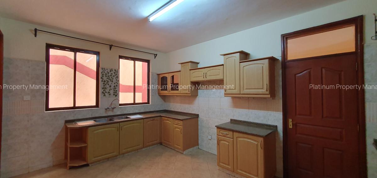 4 Bed Apartment with En Suite in Parklands - 7