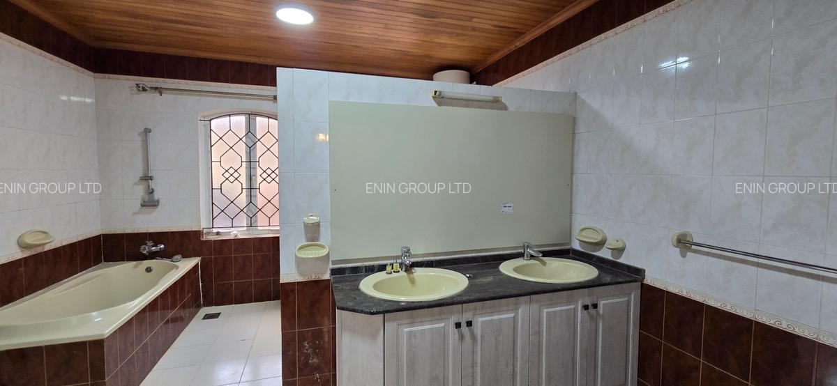 4 Bed House with En Suite at Hillview Rise Off Lower Kabete Rd - 11