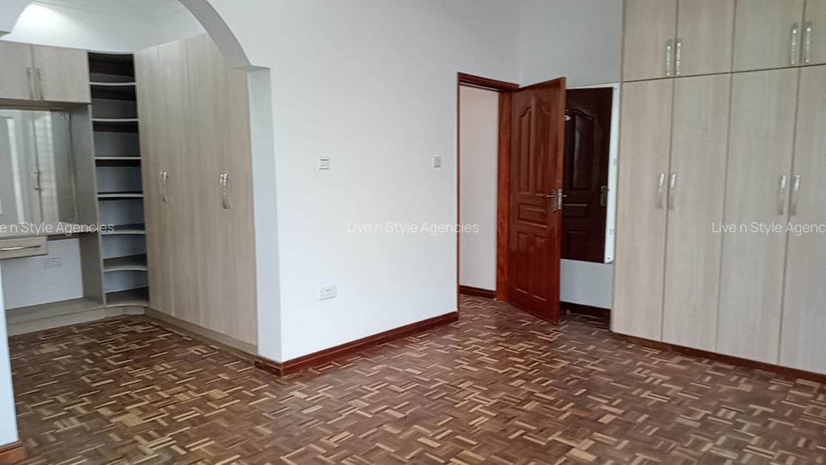 5 Bed Townhouse with En Suite in Runda - 18