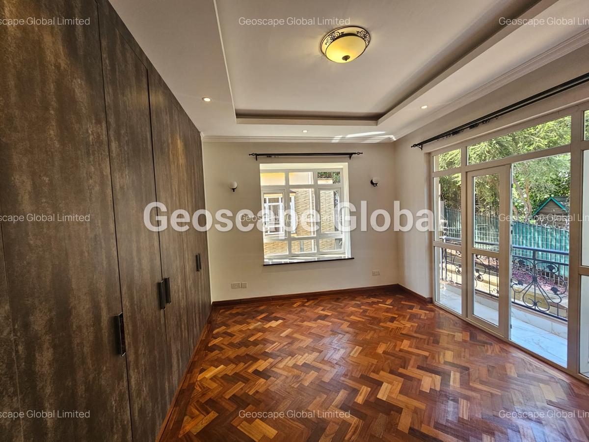 5 Bed House with En Suite in Lavington - 8