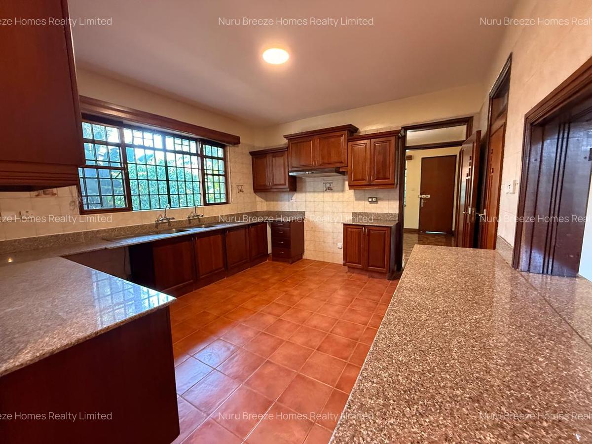 5 Bed House with En Suite in Nyari - 8