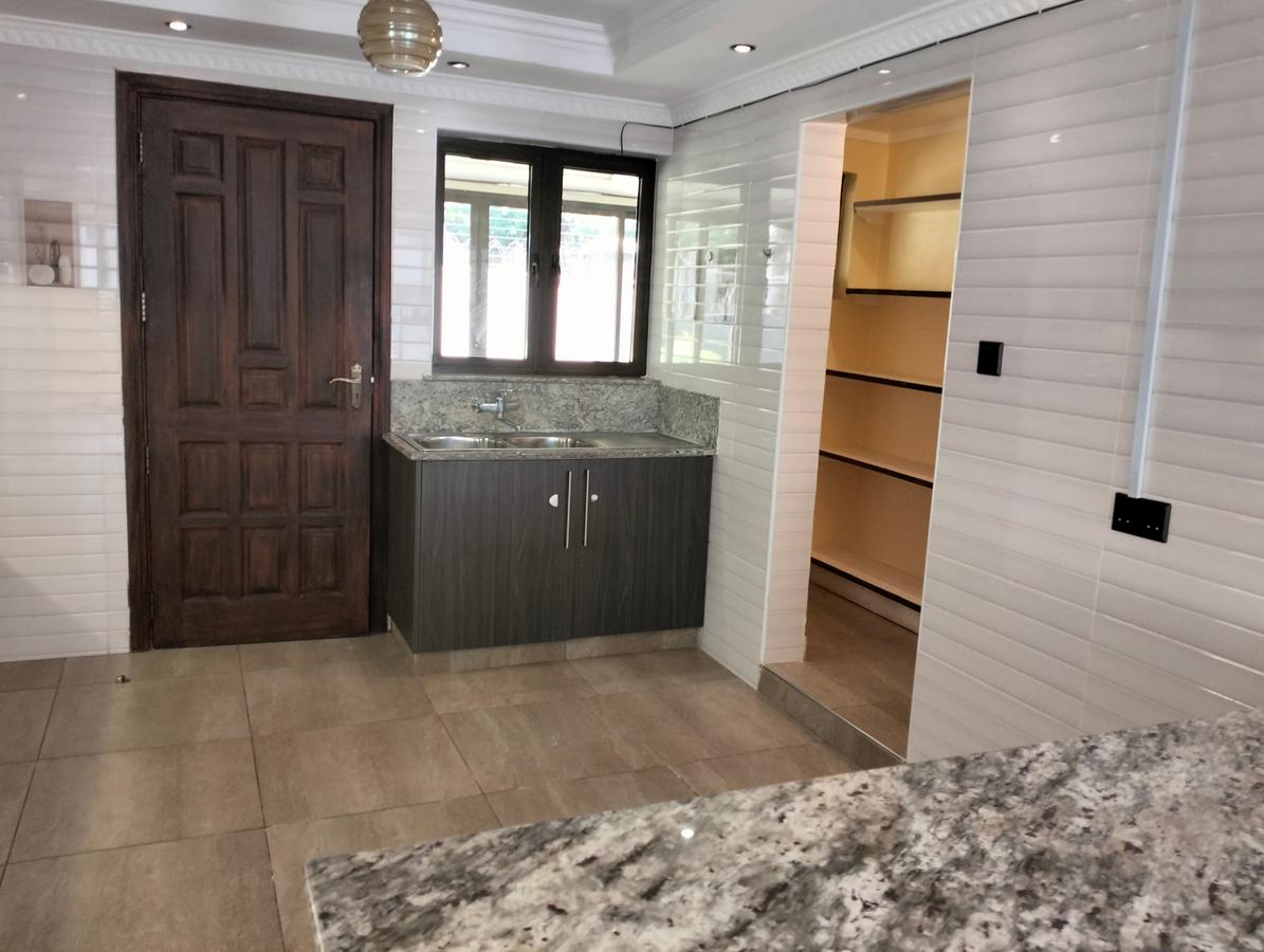 5 Bed Townhouse with En Suite in Lavington - 10