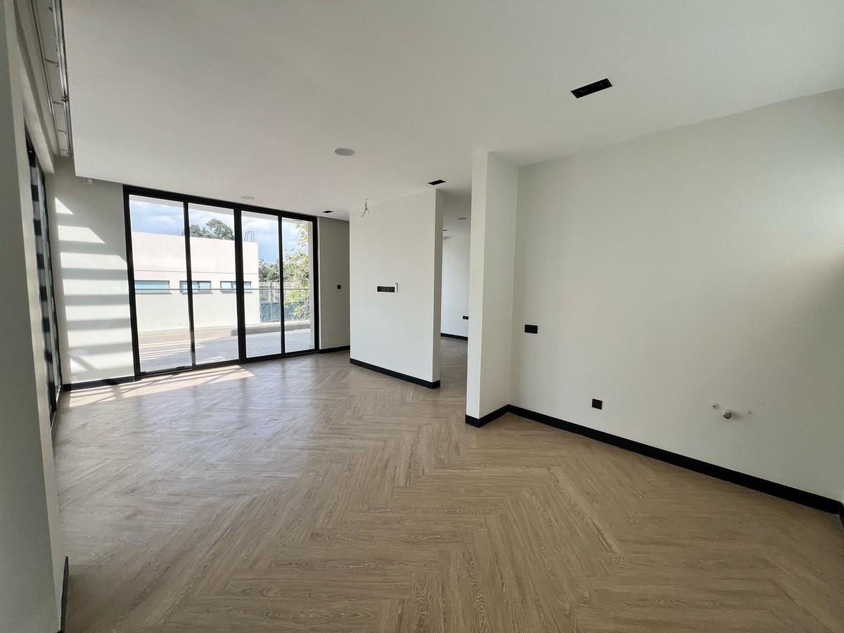 5 Bed Townhouse in Riverside - 9
