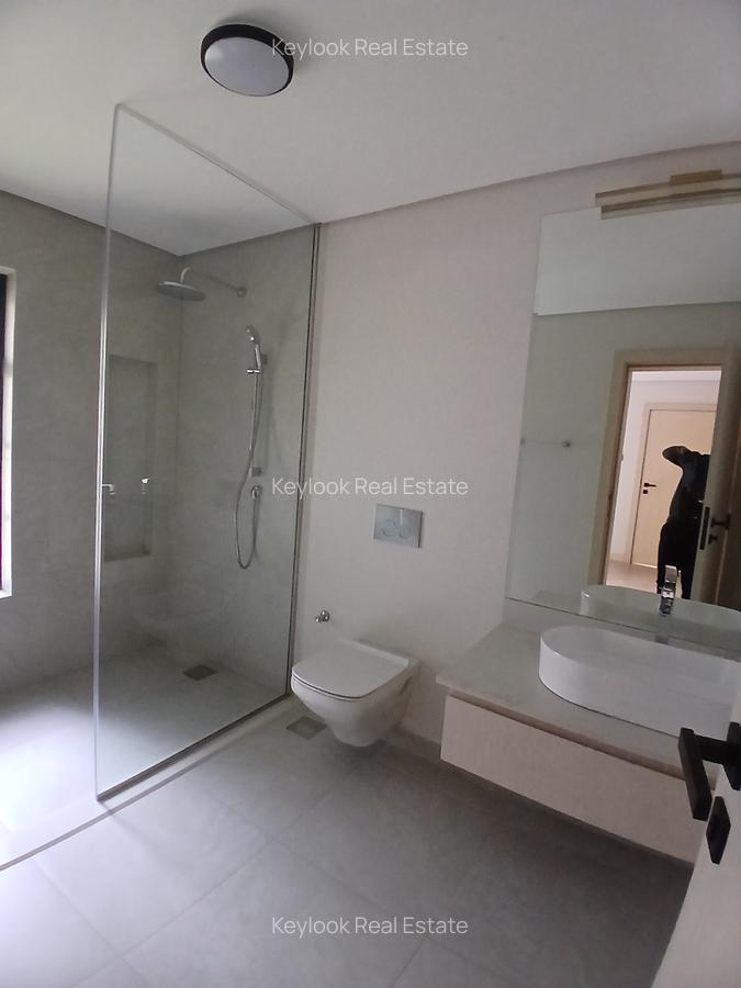 5 Bed Townhouse with En Suite at Lavington - 12