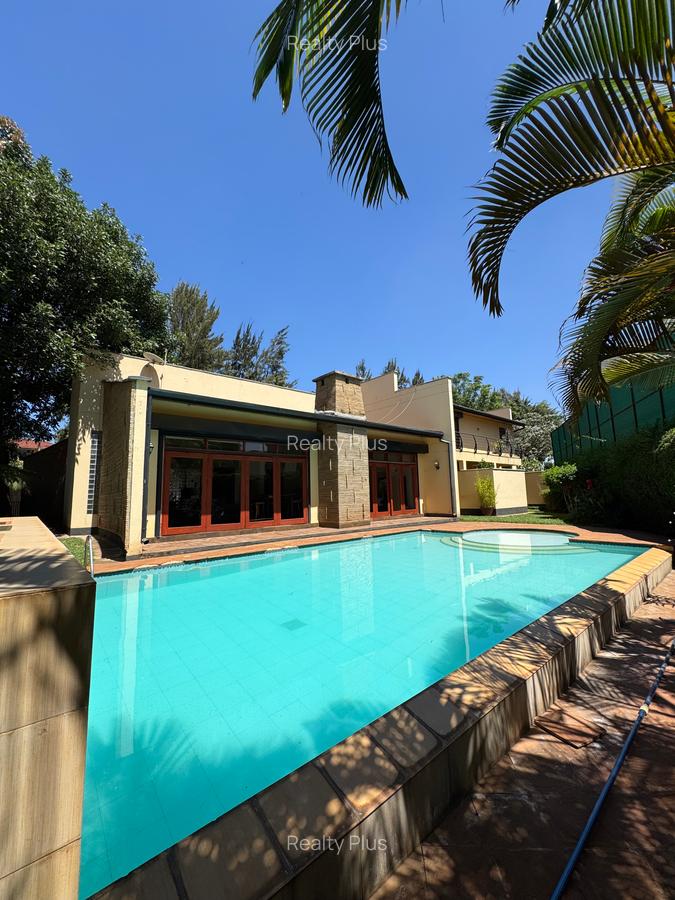 4 Bed Villa with En Suite in Runda - 1