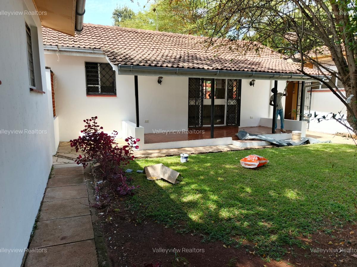 3 Bed Villa with En Suite at Lavington - 5