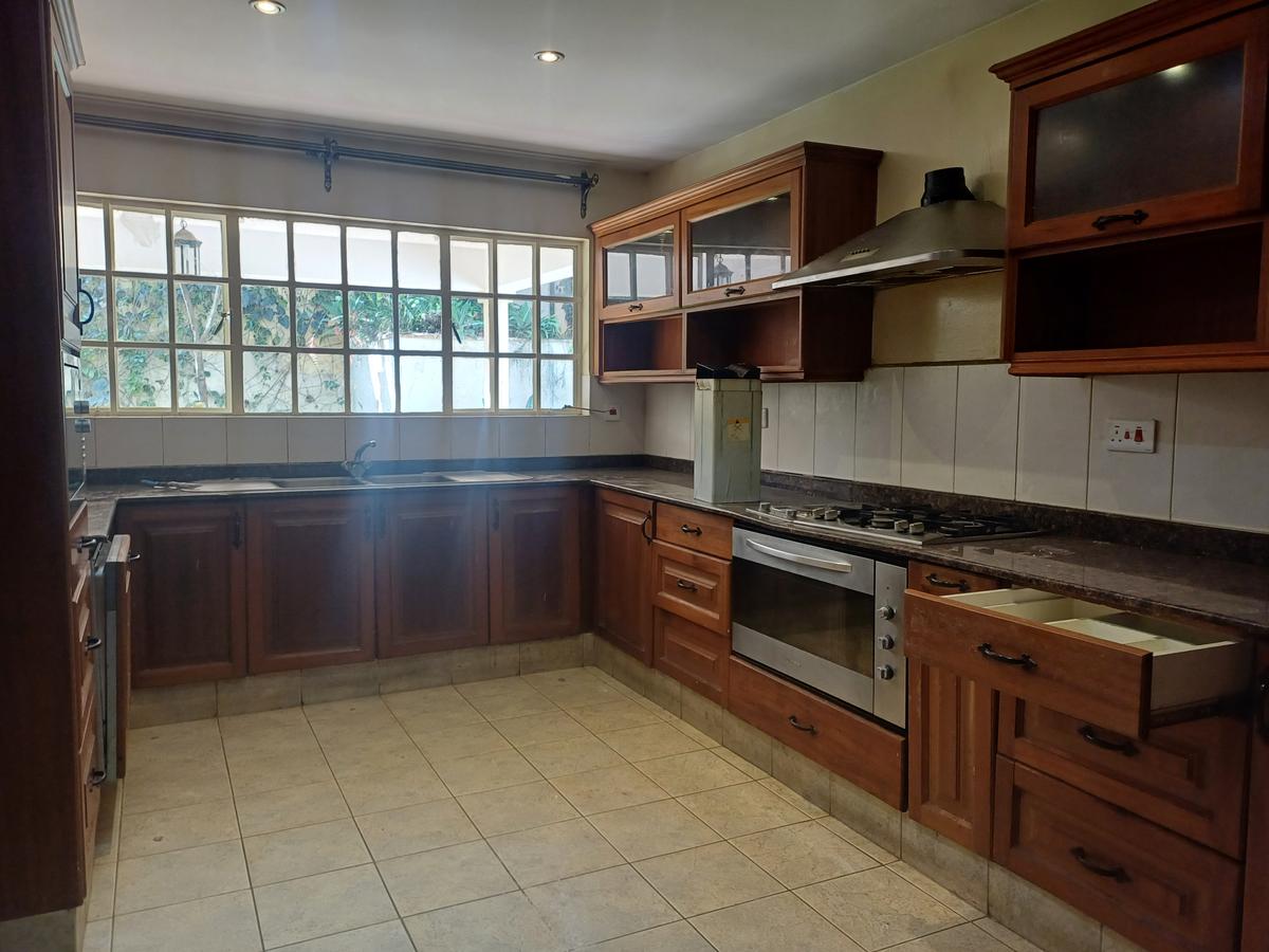 5 Bed Townhouse with En Suite in Lavington - 5