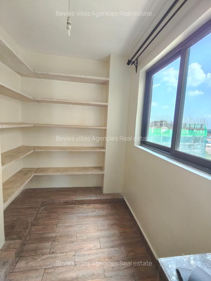 3 Bed Apartment with En Suite at Parklands - 5