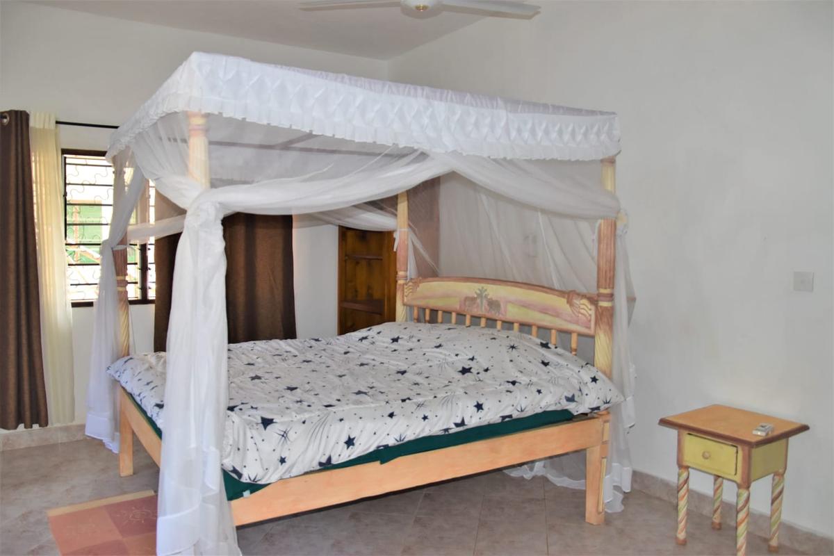 5 Bed Villa with En Suite in Watamu - 4