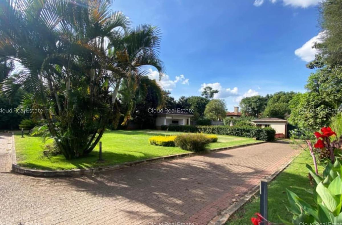 5 Bed House with En Suite in Runda - 11