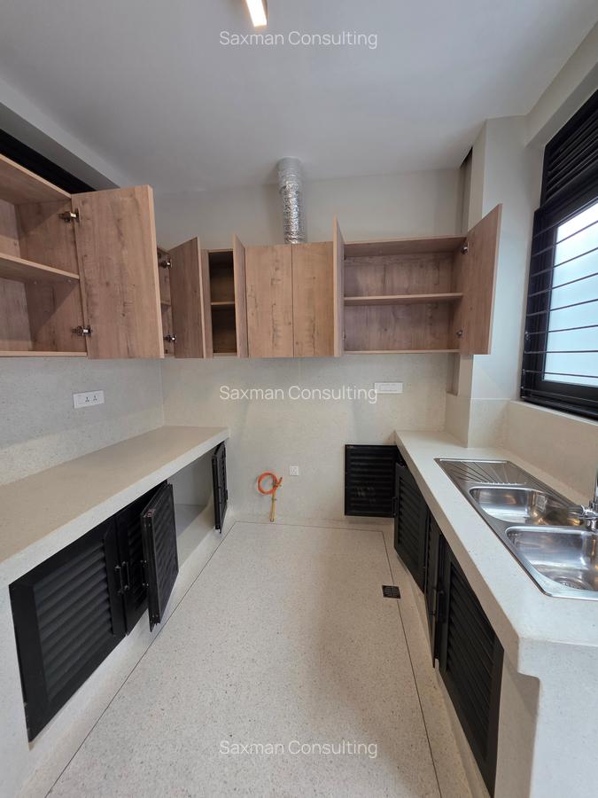 5 Bed Villa with En Suite in Westlands Area - 13