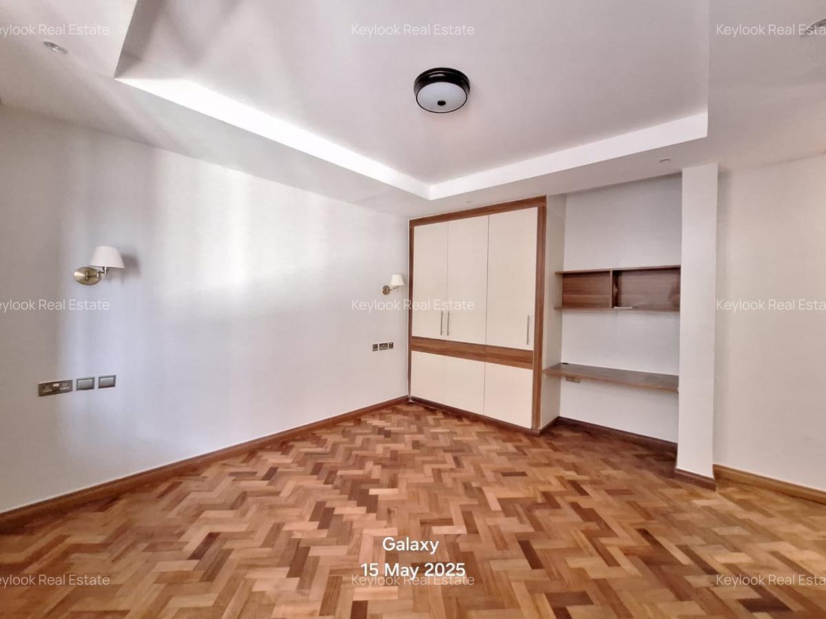 4 Bed Apartment with En Suite at Riverside Drive - 9