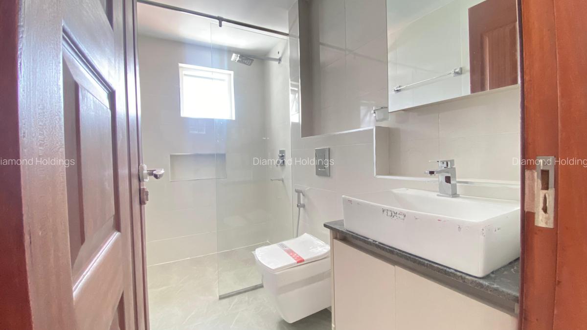 3 Bed Apartment with En Suite at Parklands - 8