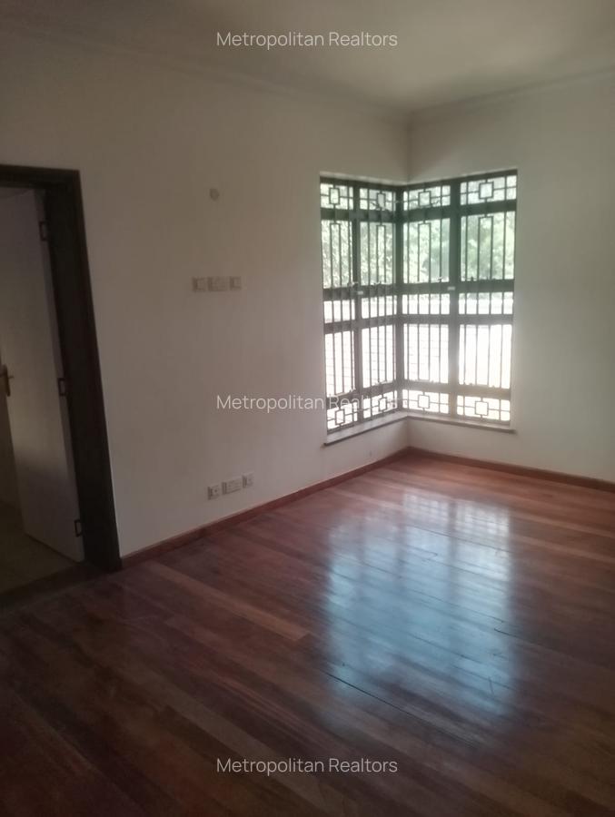 4 Bed Villa with En Suite at Ndege Road - 14
