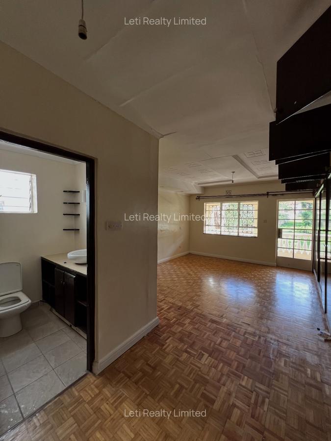 5 Bed Townhouse with En Suite in Lavington - 10
