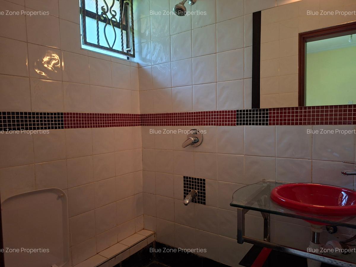 2 Bed House with En Suite at Off Mimosa Rd - 16