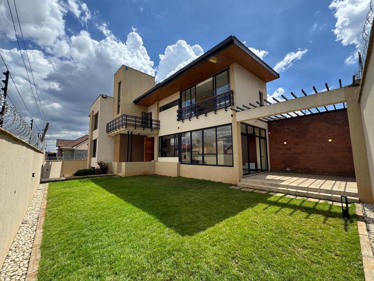 4 Bed Townhouse with En Suite at Membley Estate - 1