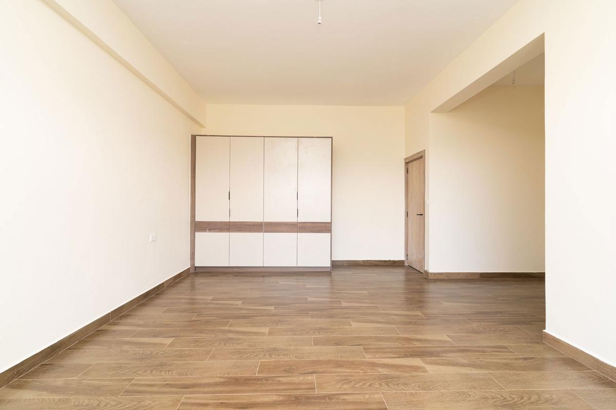 3 Bed Apartment with En Suite in Parklands - 10