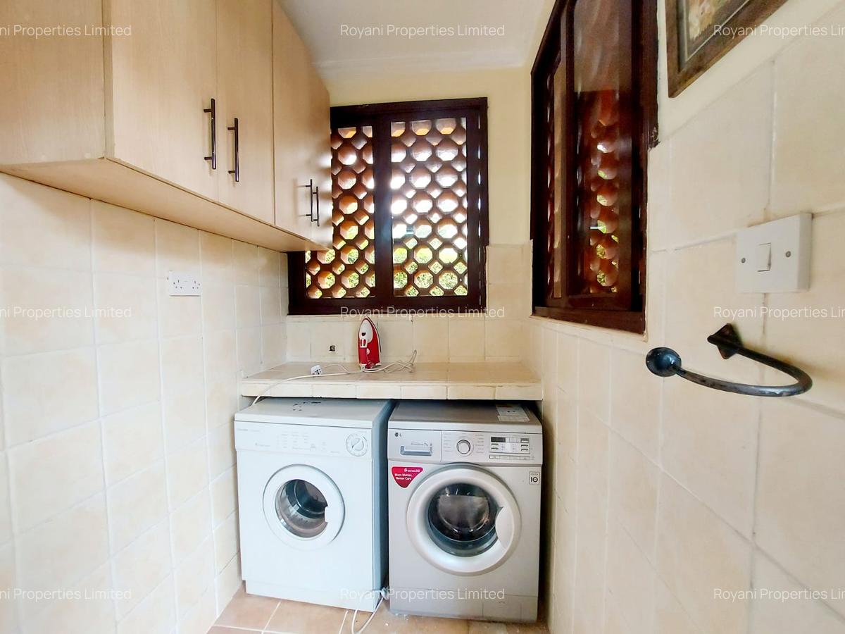 4 Bed Villa with En Suite at Fourways Junction Estate - 16