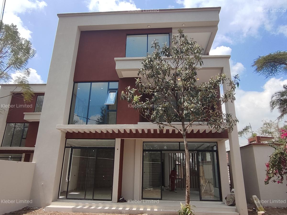 5 Bed Villa with En Suite in Lavington - 1