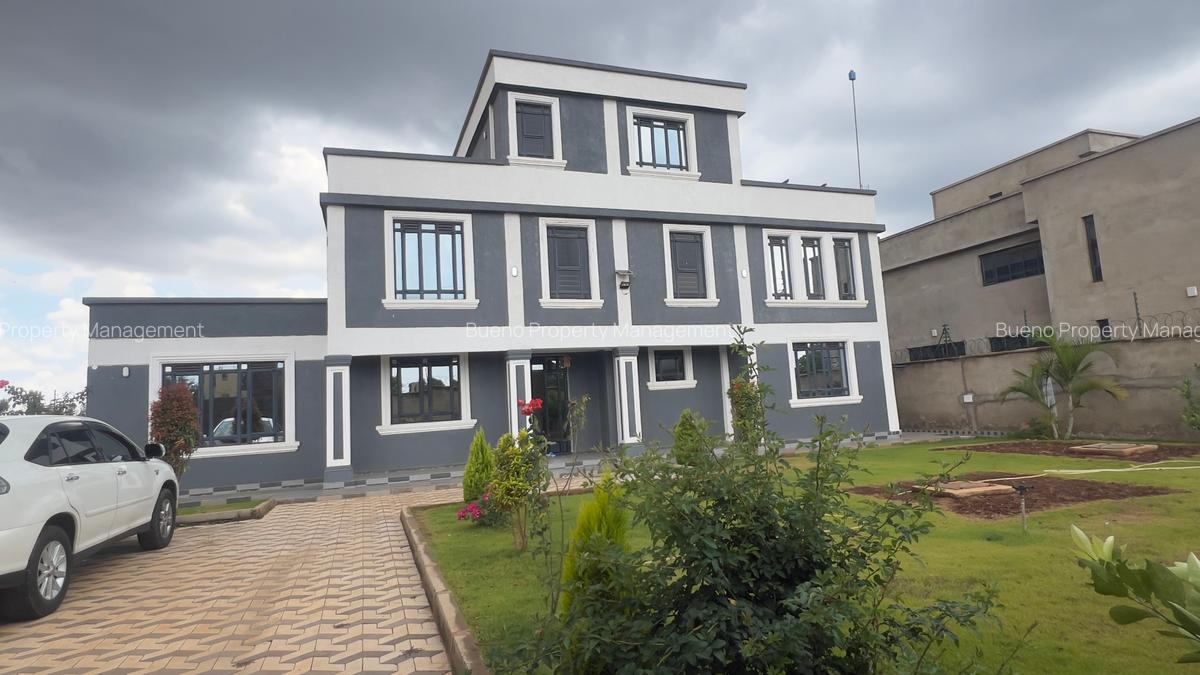 5 Bed House with En Suite at Croton Ridge - 2